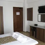 Medeea Gazde/Camere de închiriat *
